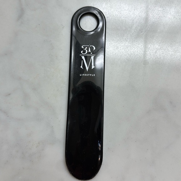 Venetian Leather Loafers 9.5-10D
Cognac with bix and shoe bags and shoe horn - Picture 4 of 6